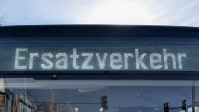 AVG verstärkt Schienenersatzverkehr in Karlsruhe und entschuldigt sich