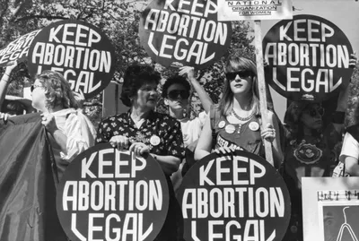 Сети США о запрете абортов: «Женщины официально превращаются в секс-рабынь»  - Ксаверий де Местр - ИА REGNUM