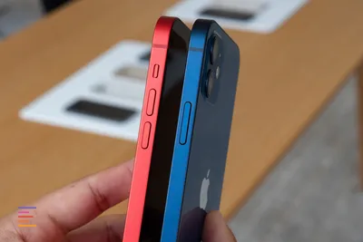 Включённые iPhone 12 и iPhone 12 Pro во всех цветах под разными углами. 20  фото в