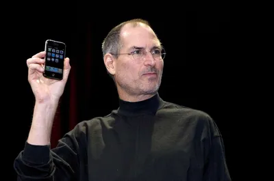 Какой была презентация первого айфона: Стив Джобс показал неготовую модель  и первым звонком заказал 4000 порций латте, а инженеры напились от волнения  | Гол.ру