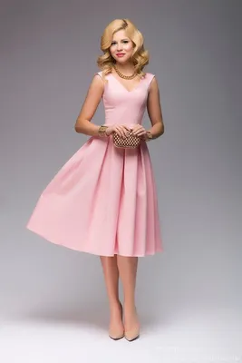 18 актуальных вариантов как носить розовое платье и кому оно подходит