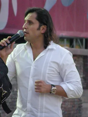 Файл:Александр Ревва на концерте в Донецке 6 июня 2010 года 039.JPG —  Википедия