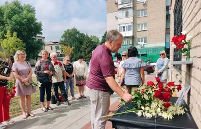 Руслан Дудников: Сегодня в городе Иловайске состоялось возложение цветов к  портрету первого Главы Донецкой Народной Республики Александра  Владимировича Захарченко - Лента новостей ДНР