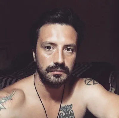 Пополнел, отрастил бороду»: Алексей Анищенко превратил себя в качка с тату