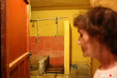 Плесень, алкаши и психи: смотрим, как живут люди в одном из самых страшных  общежитий Уфы