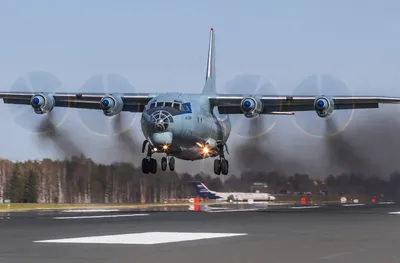 Экипажи самолетов Ан-12 и Ан-26 Ленинградского объединения ВВС и ПВО  отработали противозенитный манёвр «градиент» : Министерство обороны  Российской Федерации