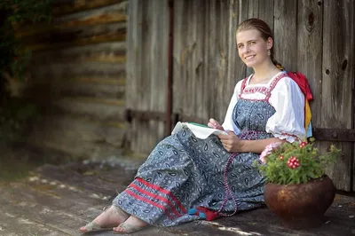 Славянская девушка в национальном костюме - 33 фото