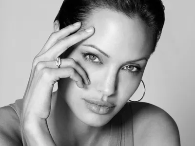 Анджелина Джоли - фото, фотографии, фотки, обои, фотогалерея - MEN's LIFE