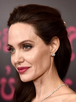 Анджелина Джоли – биография, фото, личная жизнь, муж и дети, развод, рост и  вес 2023 | Узнай Всё