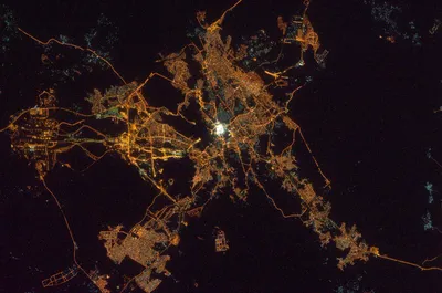 Антон Шкаплеров на X: «Потрясающий ночной вид на #Мекку и #Медину с #МКС http://t.co/gw4rxu73fq» / X