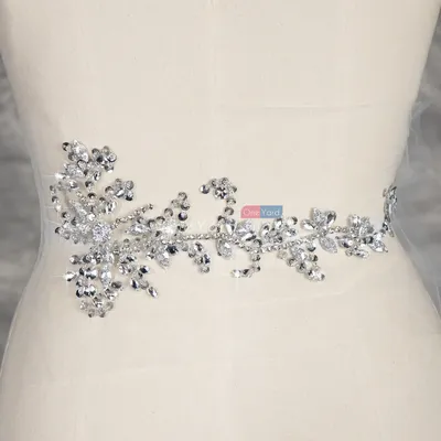 Аппликация на платье со стразами и бриллиантами ручной работы - OneYard