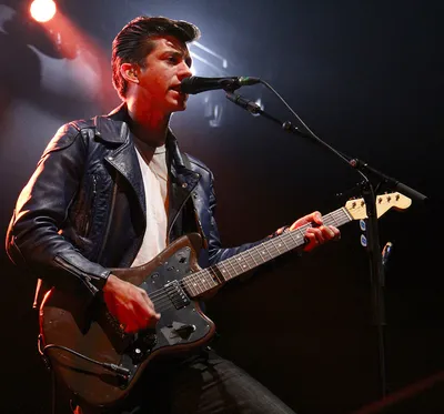 Файл:Alex Turner of the Arctic Monkeys.jpg — Википедия