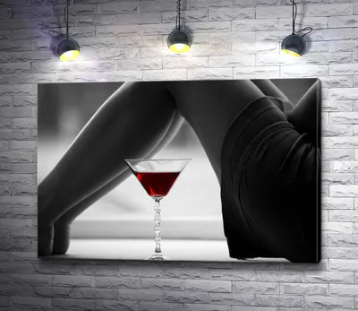 Картина \"Бокал красного вина рядом с девушкой, черно-белое фото\" |  Интернет-магазин картин \"АртФактор\"