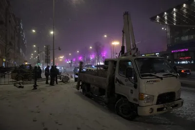 Автокран упал на проезжую часть в центре Москвы | Москва | ФедералПресс