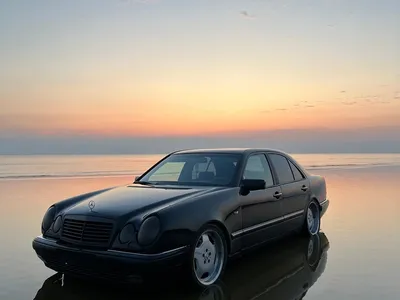 Купить б/у Mercedes-Benz E-Класс II (W210, S210) 240 2.4 AT (170 л.с.)  бензин автомат в Санкт-Петербурге: чёрный Мерседес-Бенц Е-класс II (W210,  S210) седан 1998 года по цене 500 000 рублей на Авто.ру