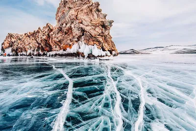 На Байкал зимой: когда и где найти красивый лед?