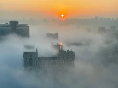 Баку, утопающий в тумане - Эпическое ФОТО заката