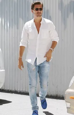 Белая рубашка и джинсы фото
