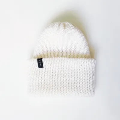 Вязаная шапка для девочки на зиму белая купить за 780 руб. в  интернет-магазине Детский Лес с быстрой доставкой