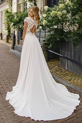 Белое облегающее платье миди длины с рукавом и разрезом выше колена в  Хабаровске