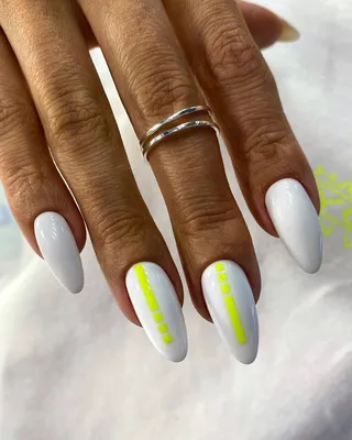 Белый маникюр 2023 - стильные идеи дизайна ногтей | Фиолетовые ногти,  Ногти, Длинные ногти
