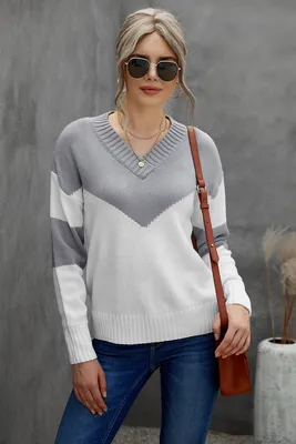 Серо-белый вязаный пуловер-свитер с V-образным арт.185985 - купить в  Екатеринбурге