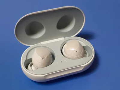 Обзор от покупателя на Беспроводные наушники Samsung Galaxy Buds, белые —  интернет-магазин ОНЛАЙН ТРЕЙД.РУ