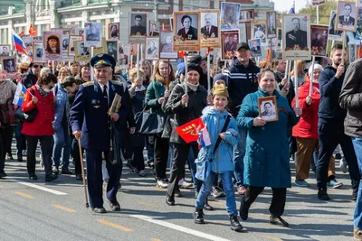 Бессмертный полк-2022: тысячи новосибирцев прошли с портретами героев по  Красному проспекту