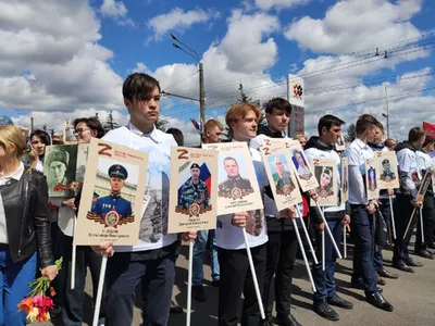В акции Бессмертный полк несли фото погибших на Украине курян