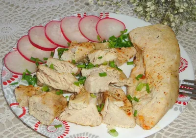 Куриное филе с овощами на сковороде - Лайфхакер