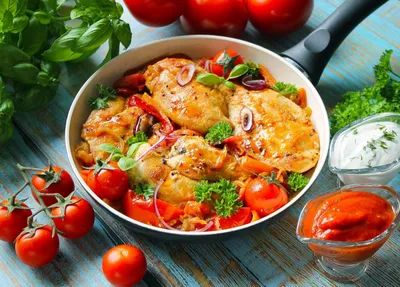 Жареное куриное филе на сковороде с луком рецепт с фото пошагово - 1000.menu