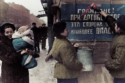Петербургская художница показала блокадные фотографии в цвете - Российская  газета