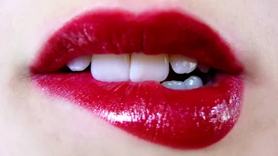 Красная точка на губе: причины появления и способы лечения