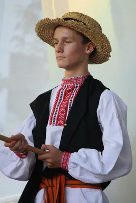 Девушки позируют на фестивале \"Сбор роз\" в Болгарии стоковое фото  ©nikolay100 75927449