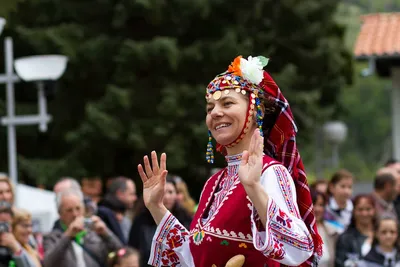 ТРАДИЦИОННЫЕ БОЛГАРСКИЕ НАРОДНЫЕ КОСТЮМЫ