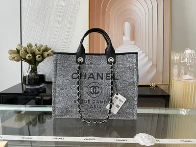 OSKELLY Investments: 5 причин сделать вложение в легендарную Chanel Flap  Bag - OSKELLY