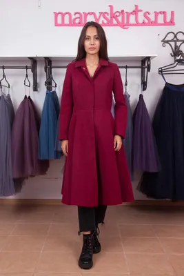 Siniy Vsadnik — молодой российский бренд. Посмотрите на его бордовое  длинное пальто | Vogue Russia
