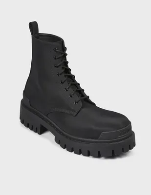 Ботинки BALENCIAGA Strike lace-up boots, черный – купить с доставкой из-за  рубежа через платформу «CDEK.Shopping»