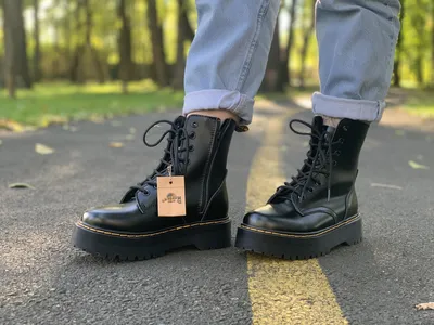 Кожаные женские брендовые ботинки Доктор Мартинс (Dr. Martens) зимние с  натуральным мехом качества люкс купить в интернет магазине в Москве со  скидкой до 50%.