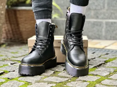 Купить кожаные черные ботинки Dr. Martens на Room78.net