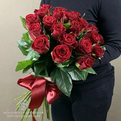 Букет 20 красных роз купить за 4 400 руб. с круглосуточной доставкой по  Москве | Мосцветторг