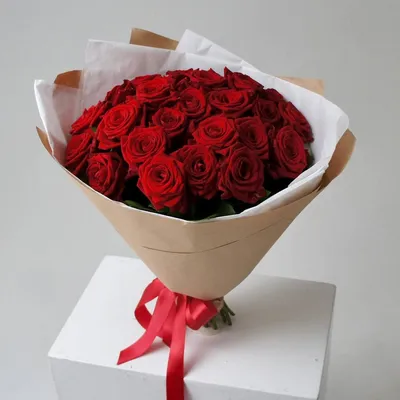 Букет красных роз: 25 цветков с оформлением недорого по цене 4510 ₽ -  купить в RoseMarkt с доставкой по Санкт-Петербургу