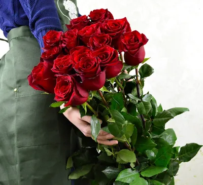 Шикарный букет из гигантских роз №516 купить в Саратове