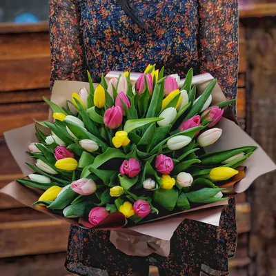 Купить букет из 39 смешанных голландских тюльпанов | VIAFLOR