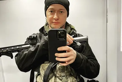Андрей Хлывнюк солист группы Бумбокс попал под минометный обстрел (ФОТО) |  Новый канал