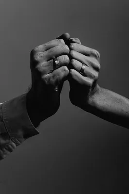 monochrome, руки фото чб, касание рук черно-белое, prayer closed hands,  молящийся мужчина картинки, рука