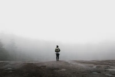 Человек в тумане - фото и картинки: 56 штук