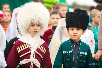 Виртуальная экскурсия по выставке черкесского костюма Мадины Хацуковой