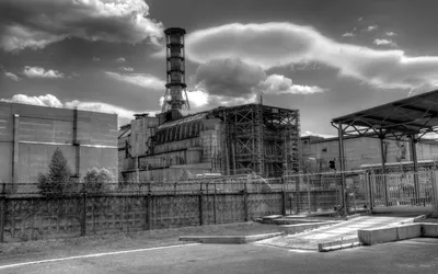 Черно белое фото реактора в Чернобыле - обои для рабочего стола, картинки,  фото