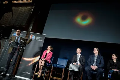 Ученые получили первое в истории фото черной дыры: почему это важно